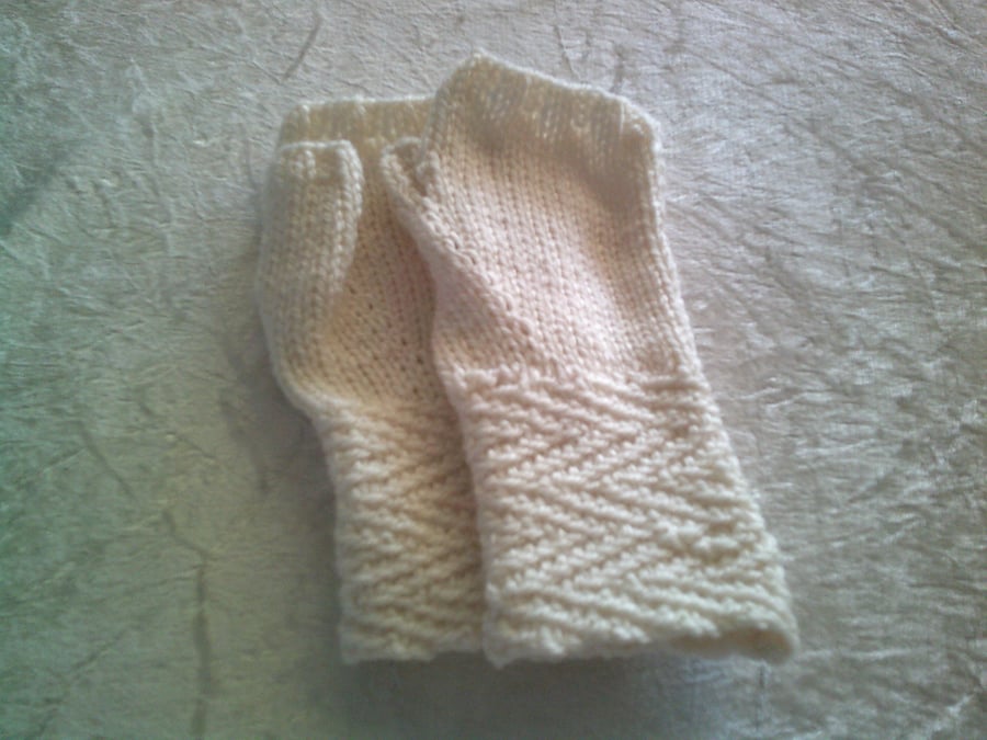 Ladies Fingerless Aran Mittens