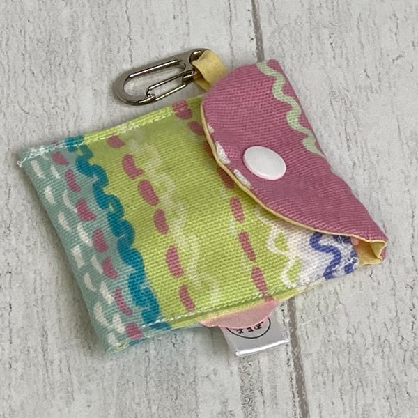 Spectacles cleaning cloth and pouch for sparkling glasses. Pastels