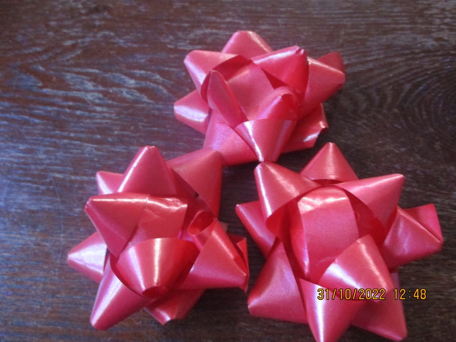 9 Red Bows