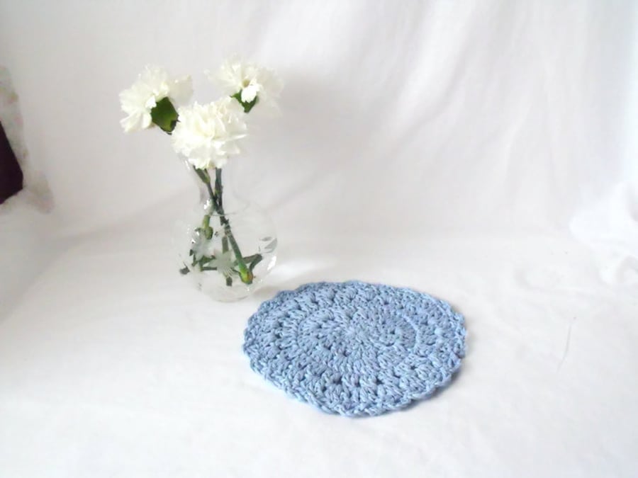 light blue crocheted candle mat, crochet mandala to accessorise your home