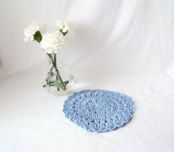 light blue crocheted candle mat, crochet mandala to accessorise your home