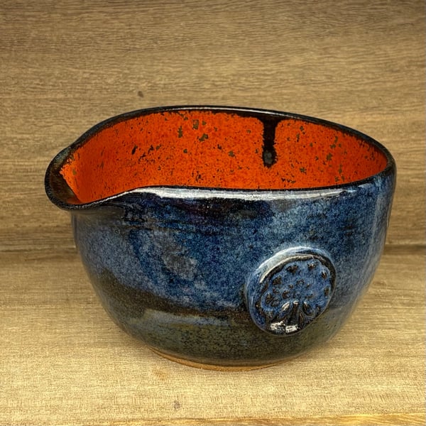 Mix and pour bowl