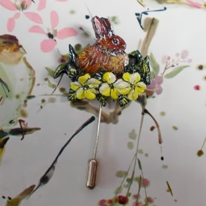 RABBIT & PRIMROSE PIN Wildlife Floral Wedding Lapel Brooch HANDMADE HANDPAINTED 