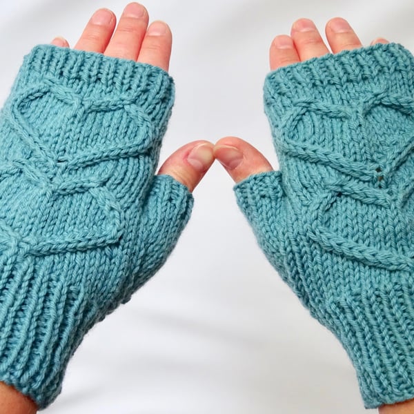 Fingerless Mitts: Spearmint Sweetheart