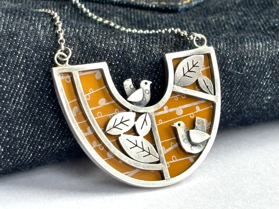 Birdy nest bib necklace - mustard