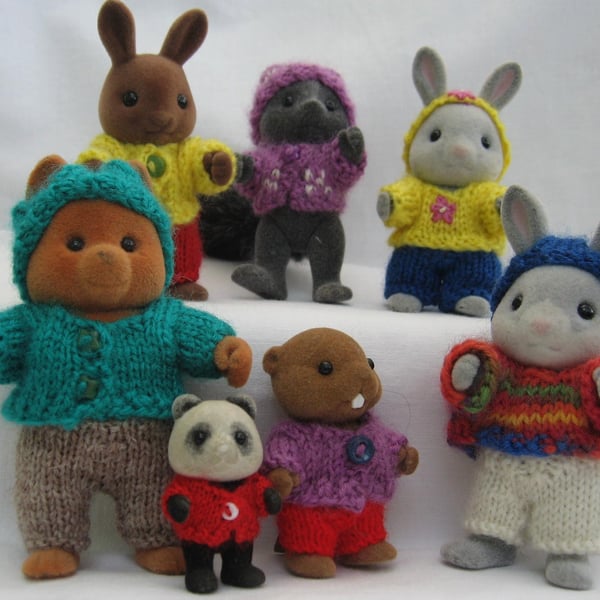 Playing - knitting pattern for Sylvanian Families and Calico Critters PDF