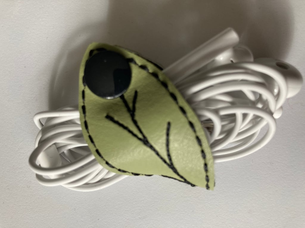 866. Leaf cord organiser.