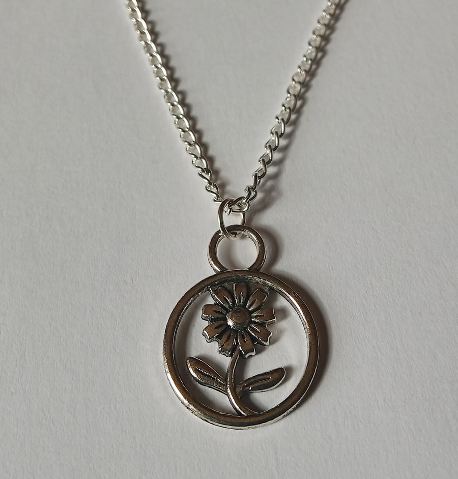 Silver Plate Round Daisy Flower Chain Necklace