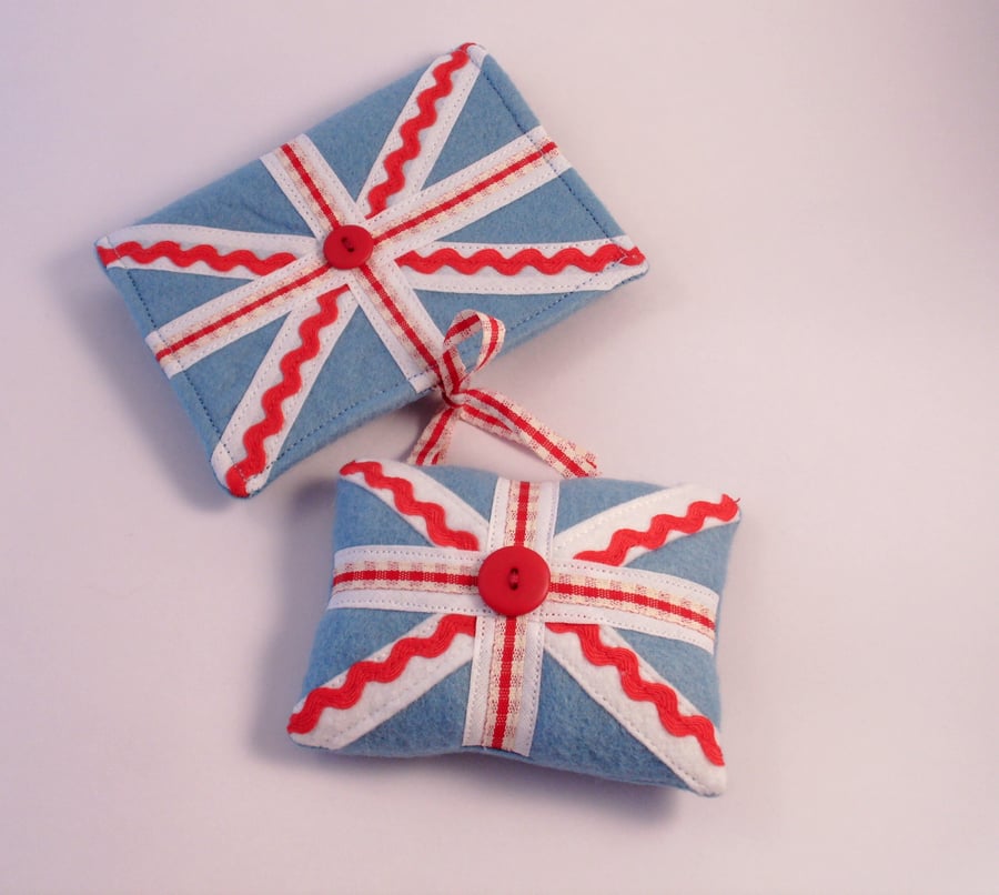 Needle case and pin cushion,sewing kit,sewing gift Folksy