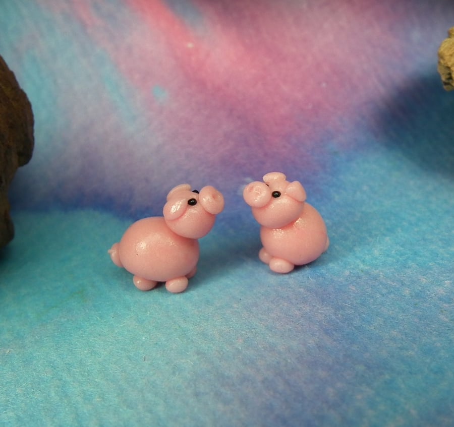 2 x Tiny Piglets Pigs just .5" OOAK Sculpt by Ann Galvin Gnome Village