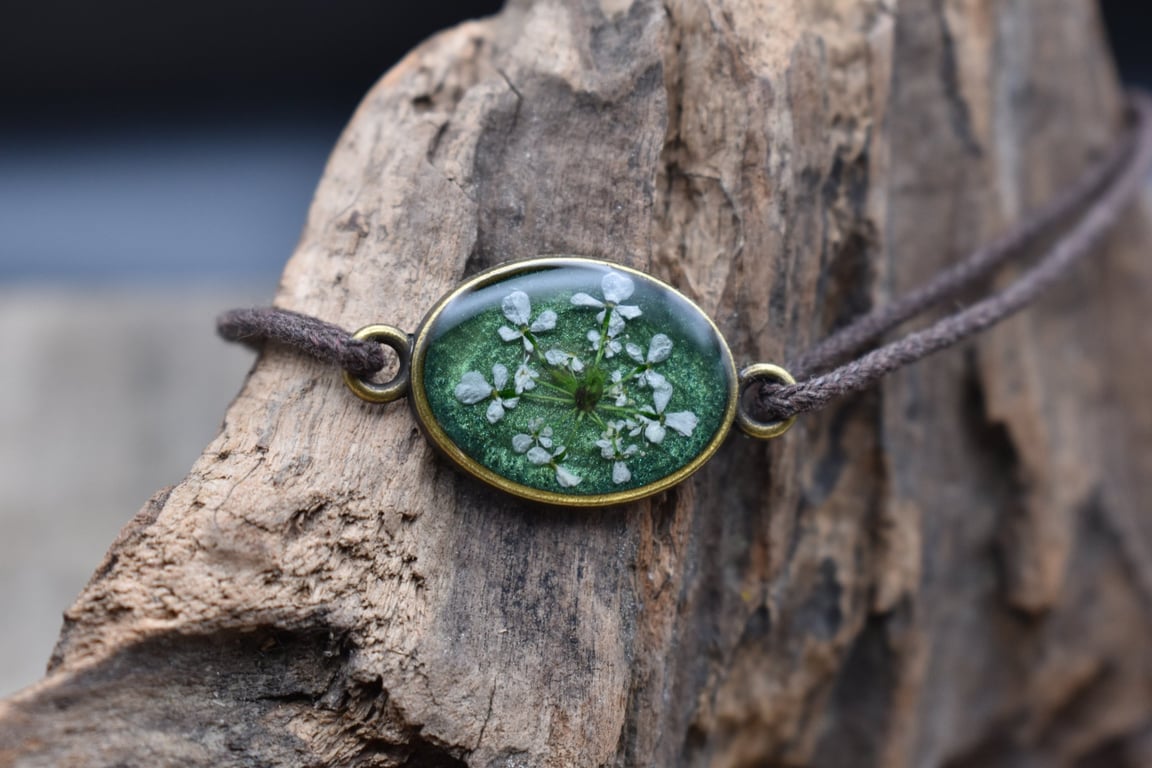 Adjustable Resin Bracelet with Pressed Cow Parsley Flower, Waxed Cotton Cord