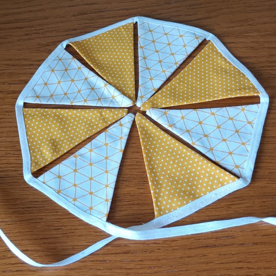 Gold and White Miniature Bunting – 8 Flags