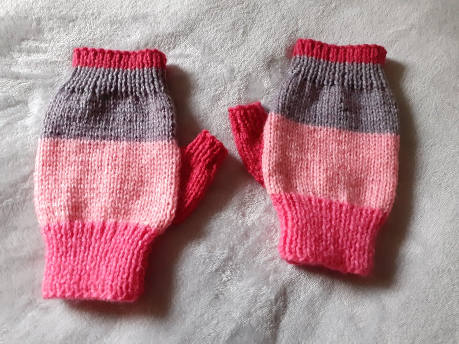 fingerless gloves, wristwarmers