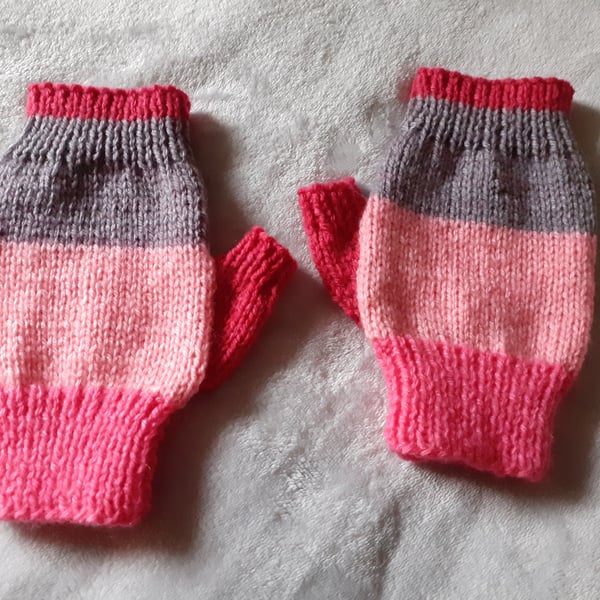 fingerless gloves, wristwarmers