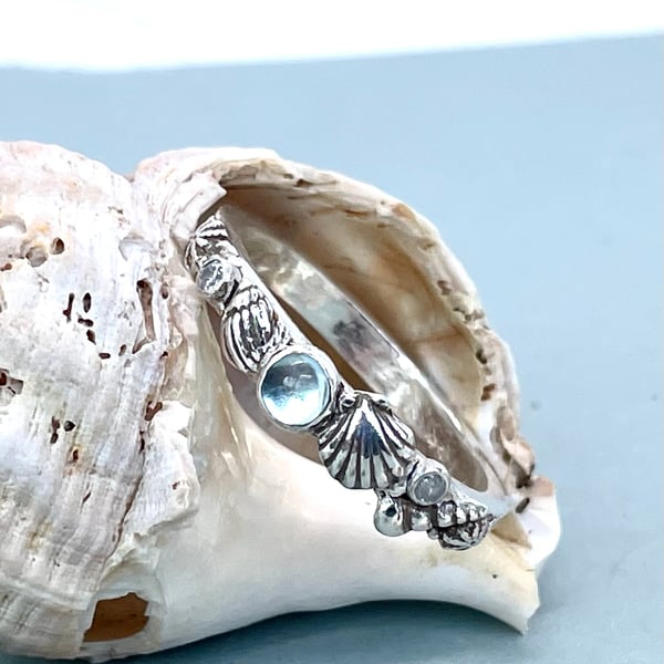 Sea shell ring with aquamarine 