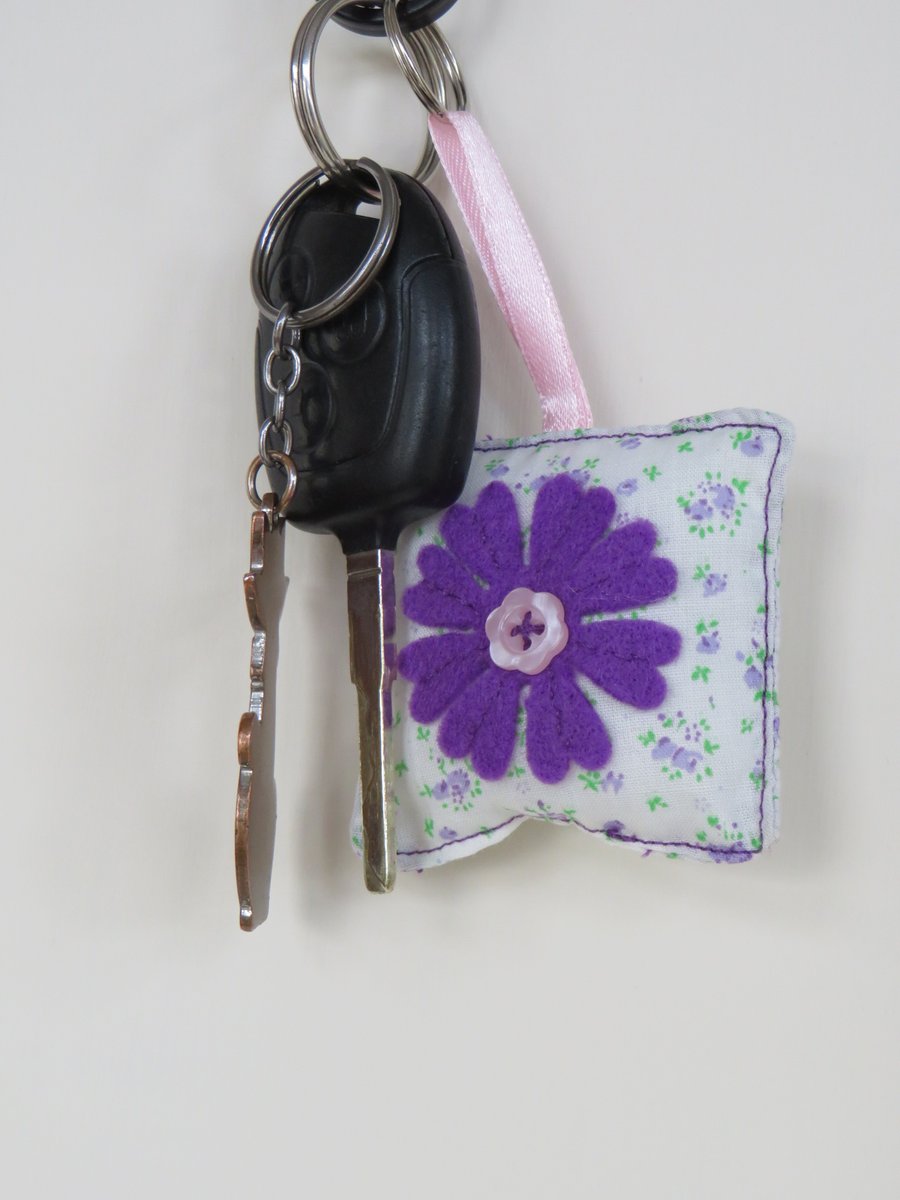 Square key ring with flower