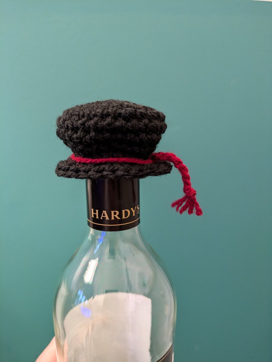 Doctorate Graduation Cap Bottle Topper, Graduation Gift, Crochet Mortarboard Gif