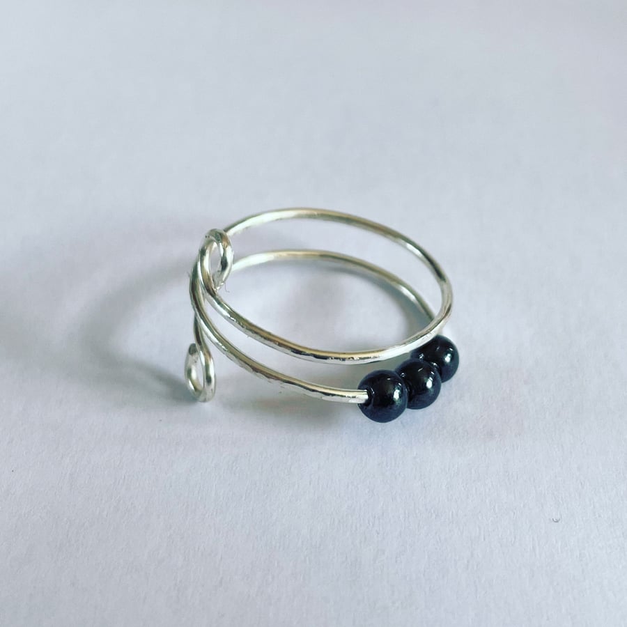 Wire fidget ring - hematite beads