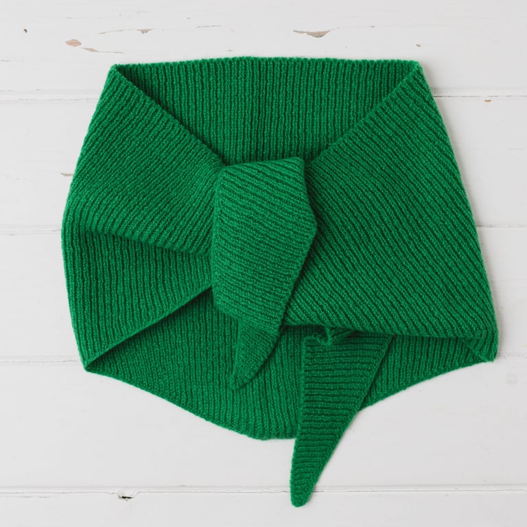Lambswool neckerchief - billiard green