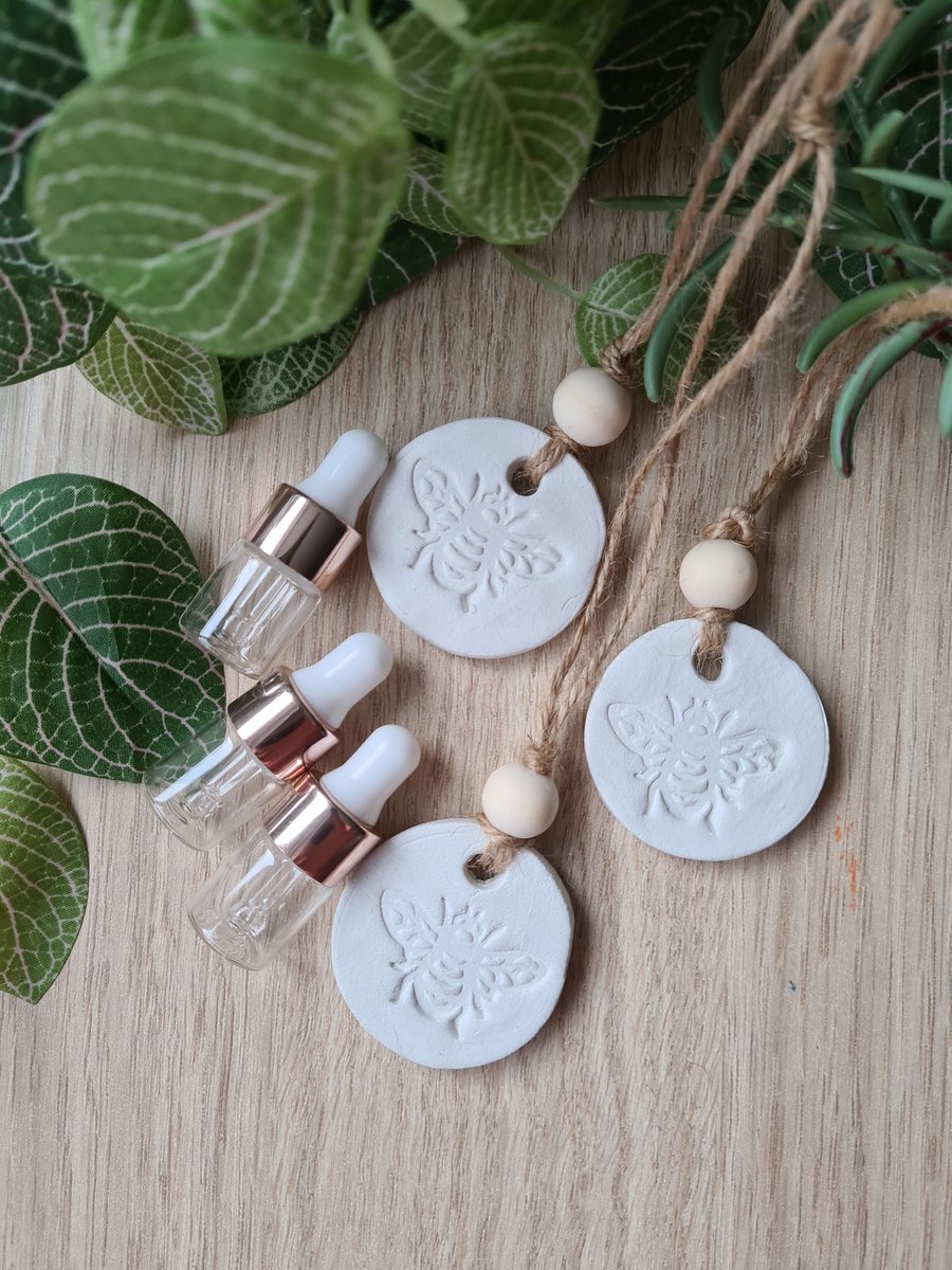 Bee design essential oil diffusers clay hanging decorations set of 3 home decor