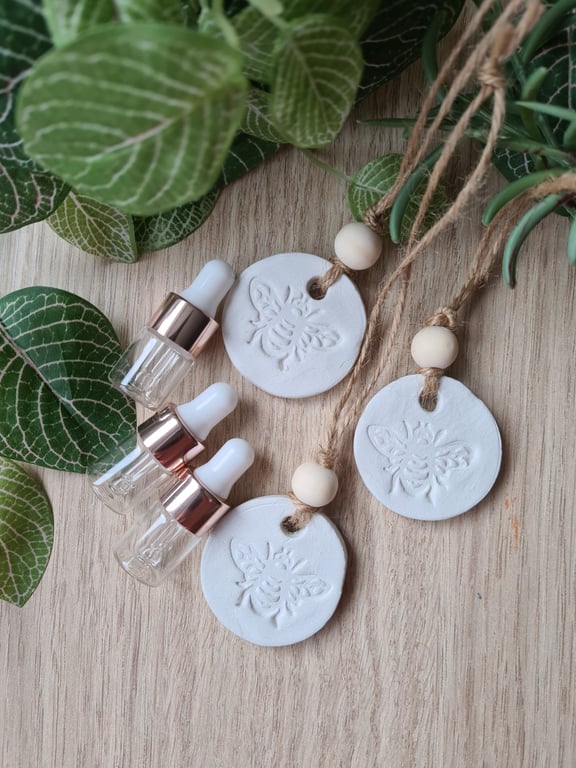 Bee design essential oil diffusers clay hanging decorations set of 3 home decor