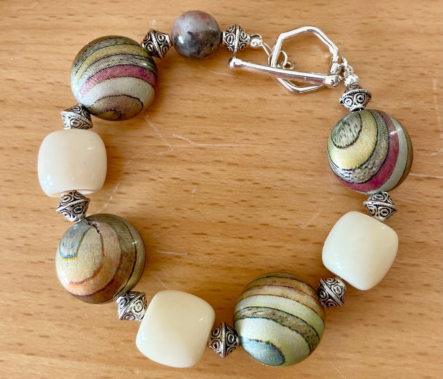 Cream and Green Bead Bracelet 
