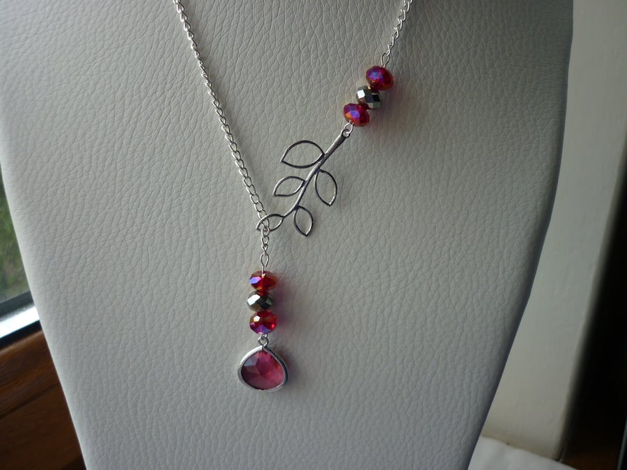 RUBY AND SILVER LARIAT DESIGN NECKLACE.  601