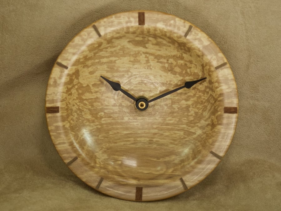 Holly wood circular wall clock for lounge, kitchen, bathroom or bedroom. PR472