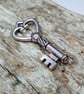 1 x Attractive Large Metal Key Charm - Image 1