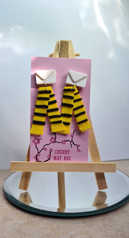 Scarf - Yellow Dangle earrings