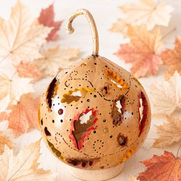 A Blustery Autumn Day Gourd Lamp