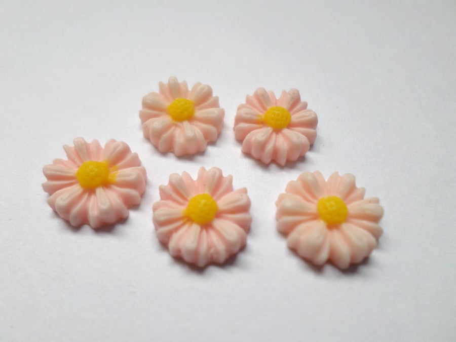 5 x Resin Flatbacks - 11mm - Daisy Flower - Pale Pink 