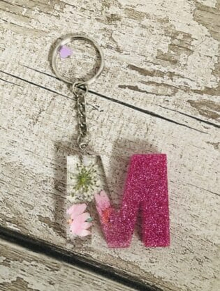 Personalised Flower Initial Resin Keychain, Christmas Gift, Birthday Gift,  Stocking Filler, Gift for Her, Handmade Gift, Resin Keyring 