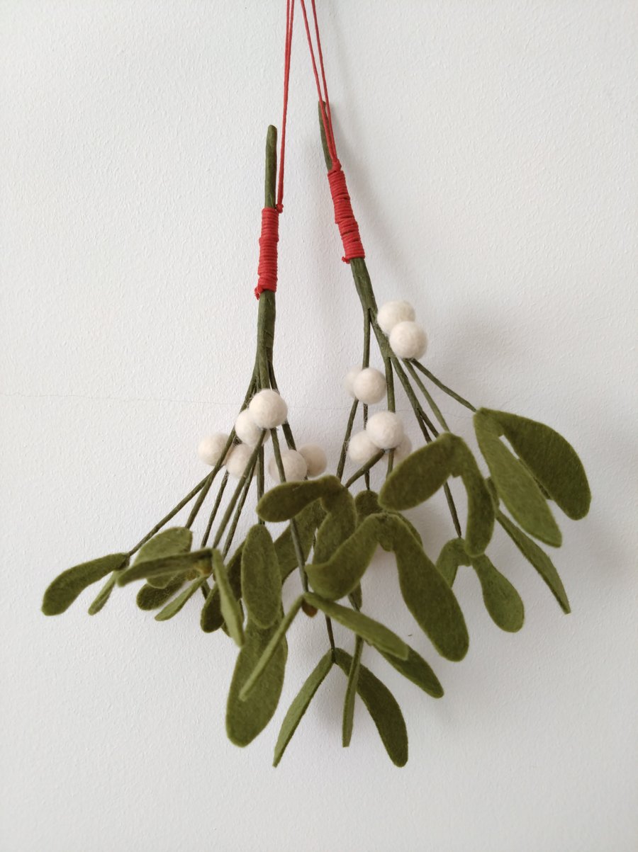 Felt Mistletoe