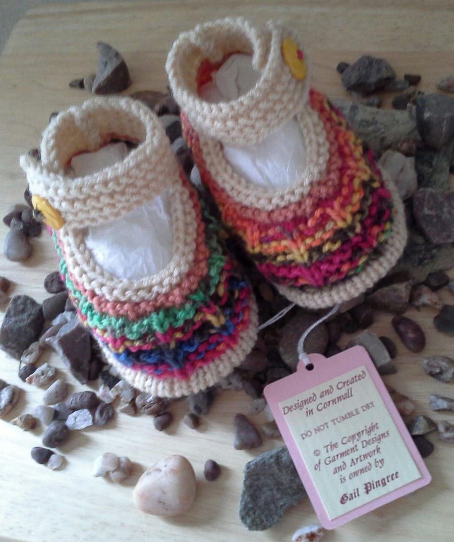 Unisex  Hand Knitted Shoes 0-6 months