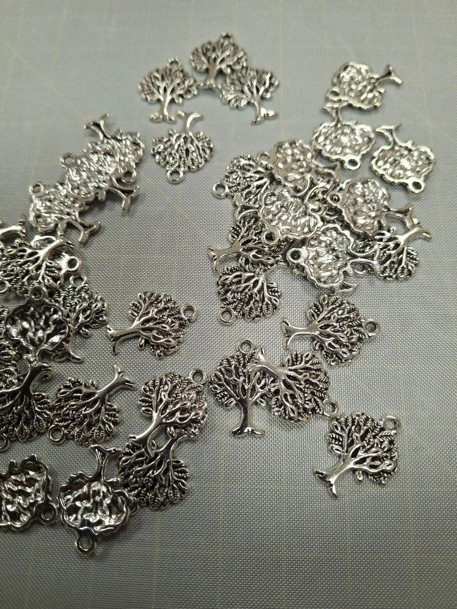 40 x Silver Tone 20mm x 15mm Tree Of Life Charm