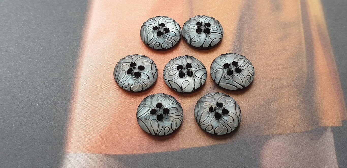 1 2" 12.5mm 20L Grey Pearl Buttons Black Embossed