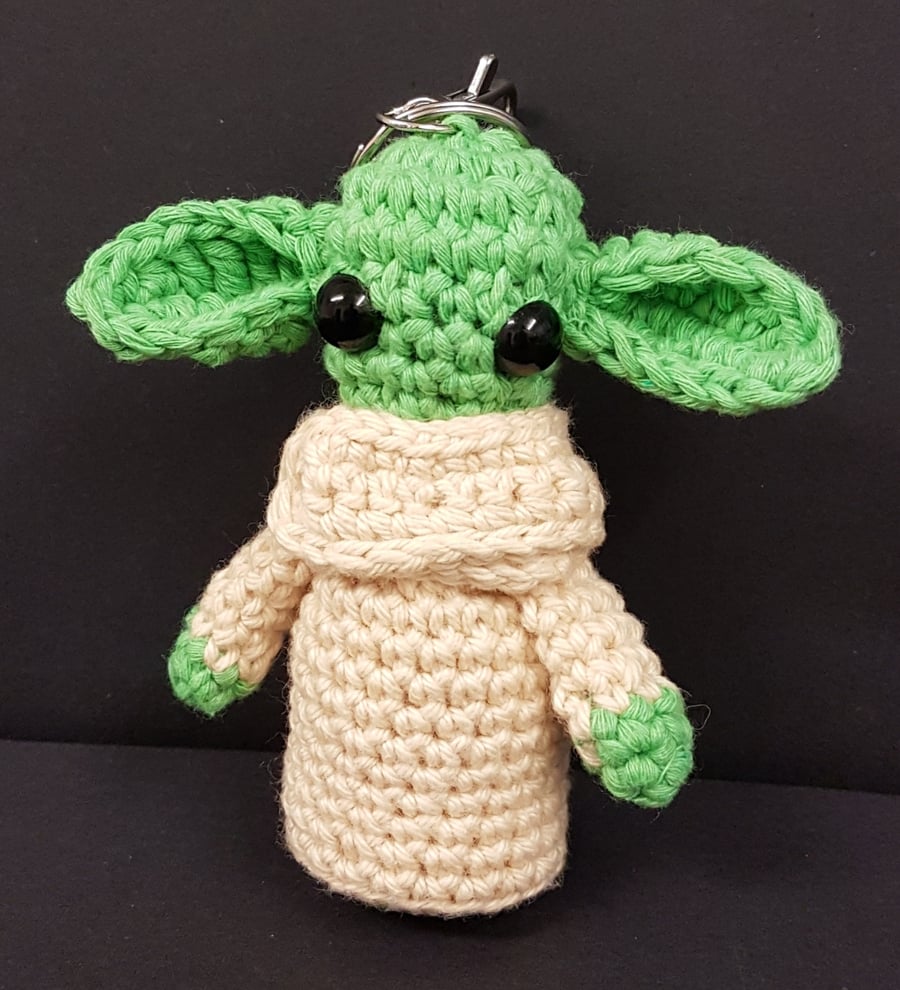 Crochet baby yoda (type) keyring