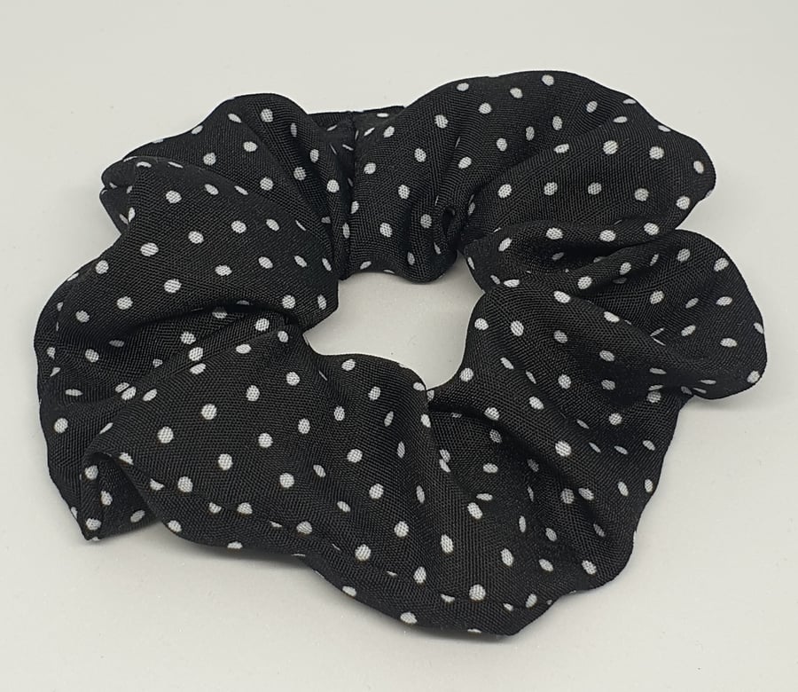 Black polka dots women scrunchie.
