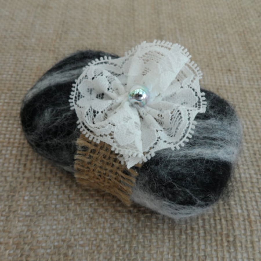 Felted Soap (black-white)