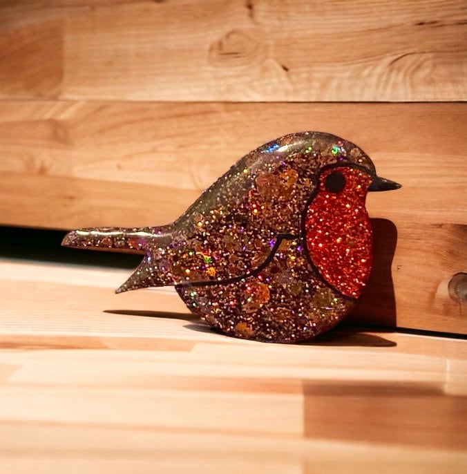 Robin brooch deals
