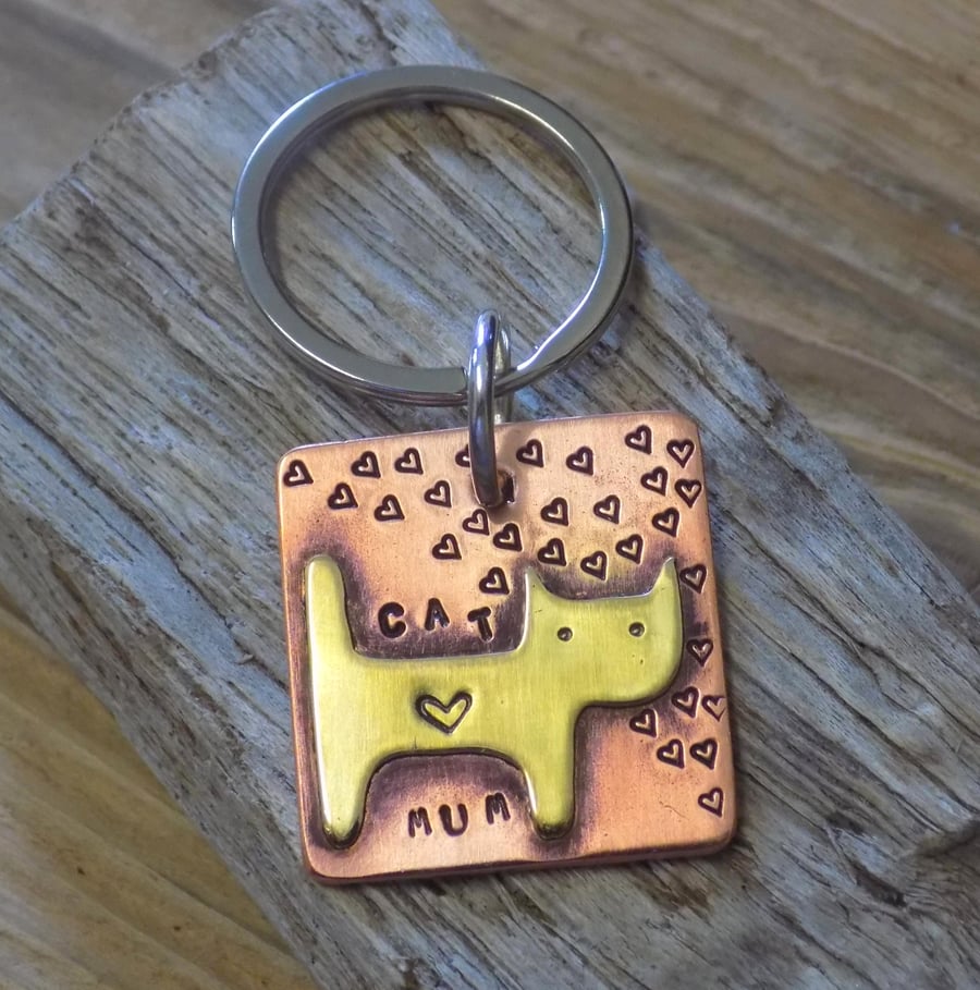 Copper and brass mixed metals 'cat mum' keyring 