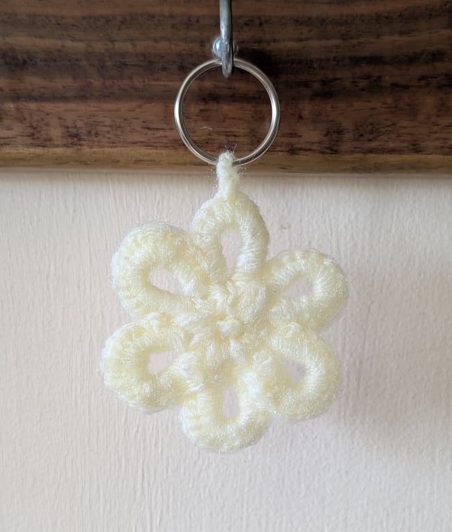 Crochet flower keyring - bagcharm - yellow