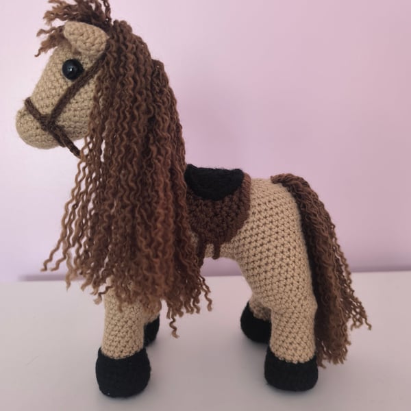 Crochet horse