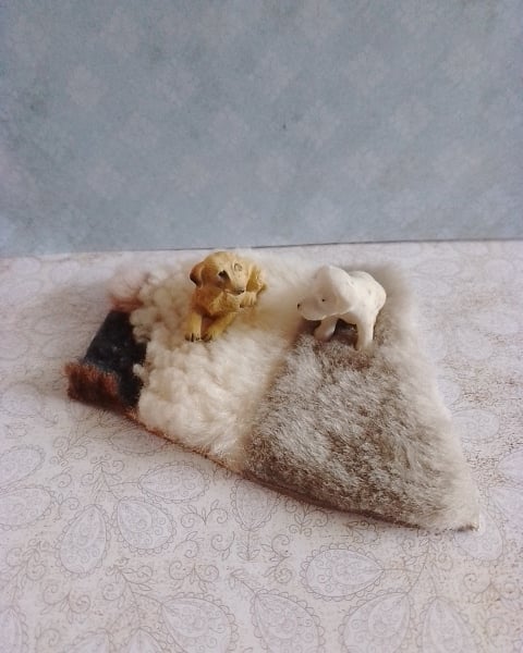 Handmade miniature rug for 1:12 scale dolls house fur wool cream fleece black 