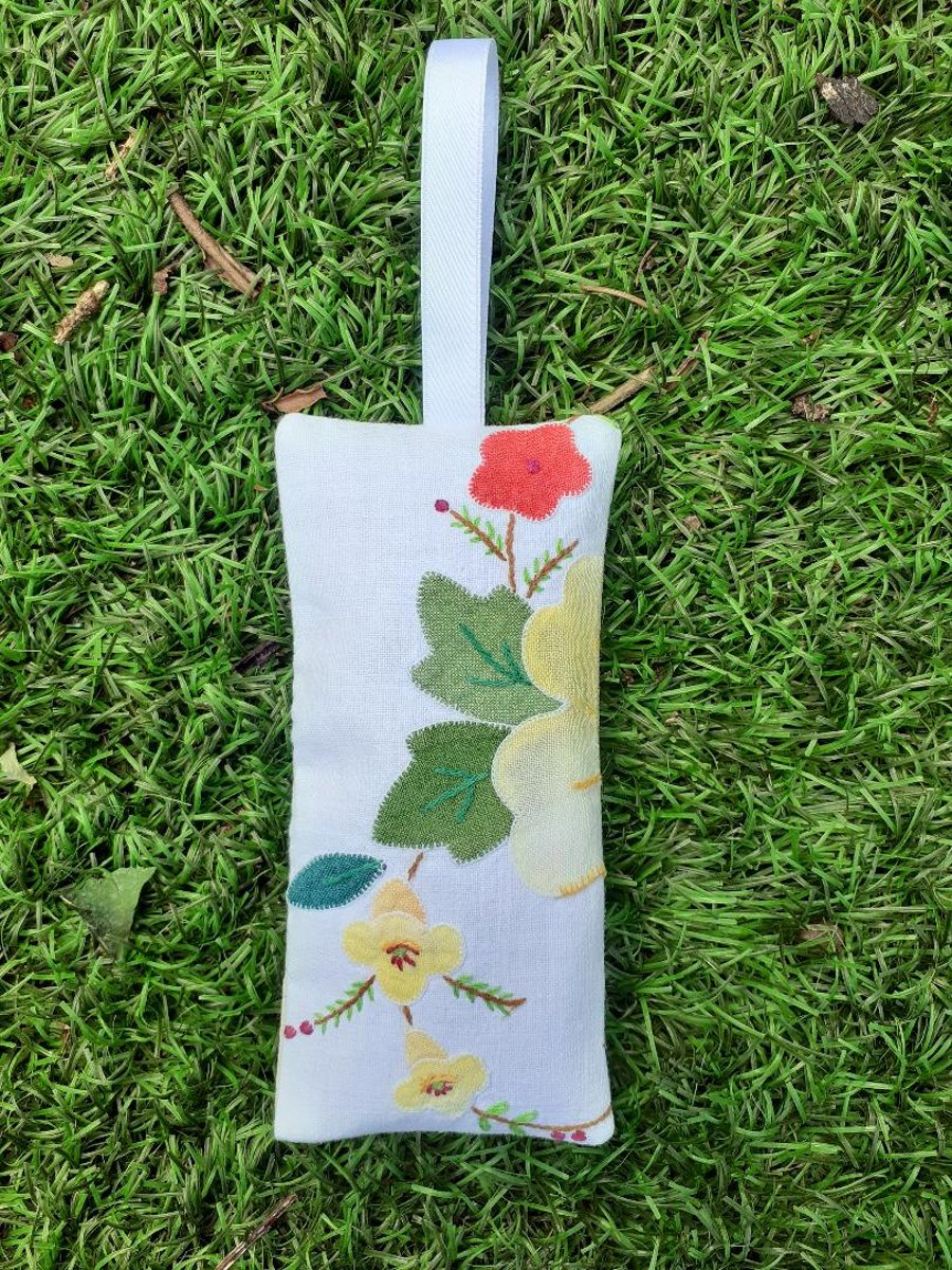 SALE Vintage Fabric Lavender Pouch (2)