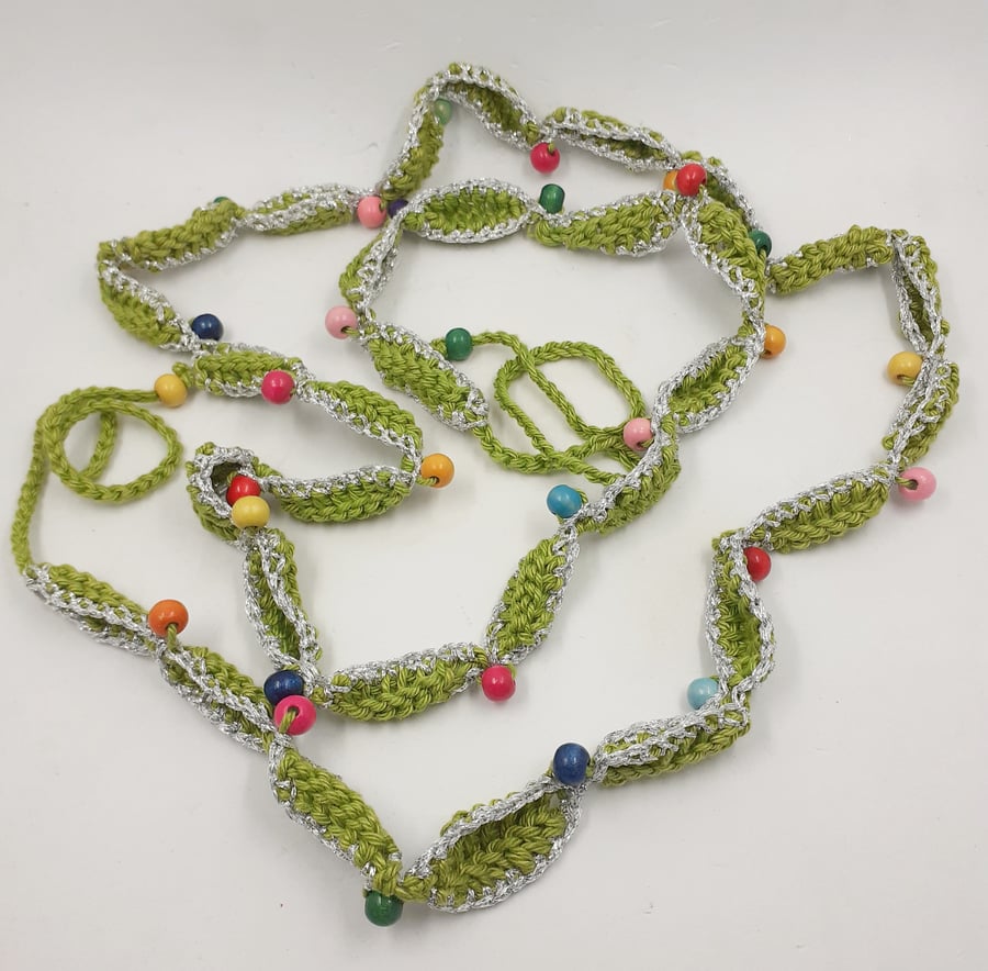 Crochet Leaf Garland with Frosting and Wooden Beads