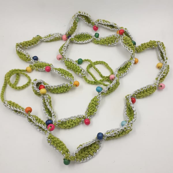 Crochet Leaf Garland with Frosting and Wooden Beads