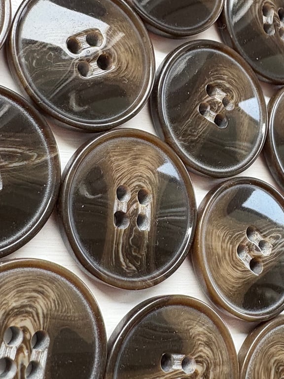 Bag of 12 Dark Brown Woodgrain Ring Edge Dish Buttons, 22mm Wide, Chunky Knits