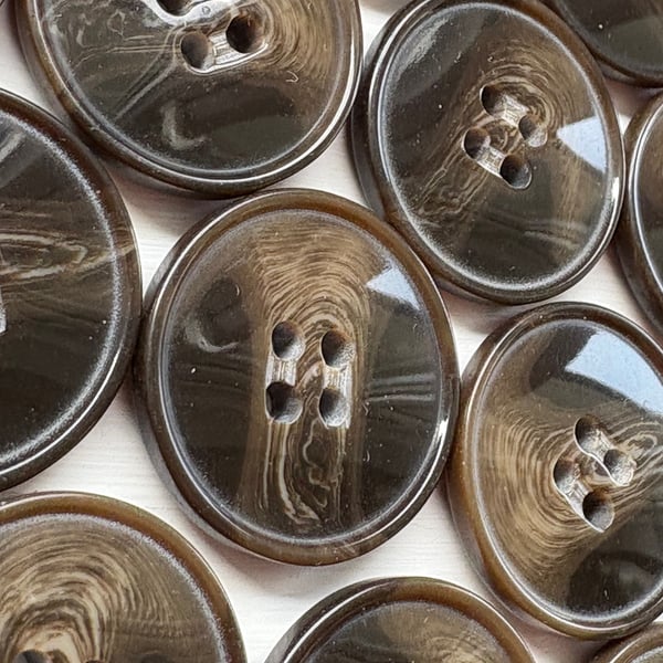 Bag of 12 Dark Brown Woodgrain Ring Edge Dish Buttons, 22mm Wide, Chunky Knits